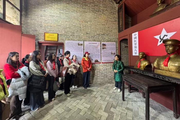 寻红践初心 同心创未来——儿童口腔科党团共建主题活动成功举办 第 1 张 寻红践初心 同心创未来——儿童口腔科党团共建主题活动成功举办 第 1 张